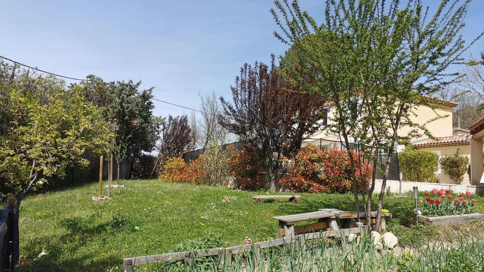 Studio Independant A 2 Minutes Du Golf Du Luberon contacts