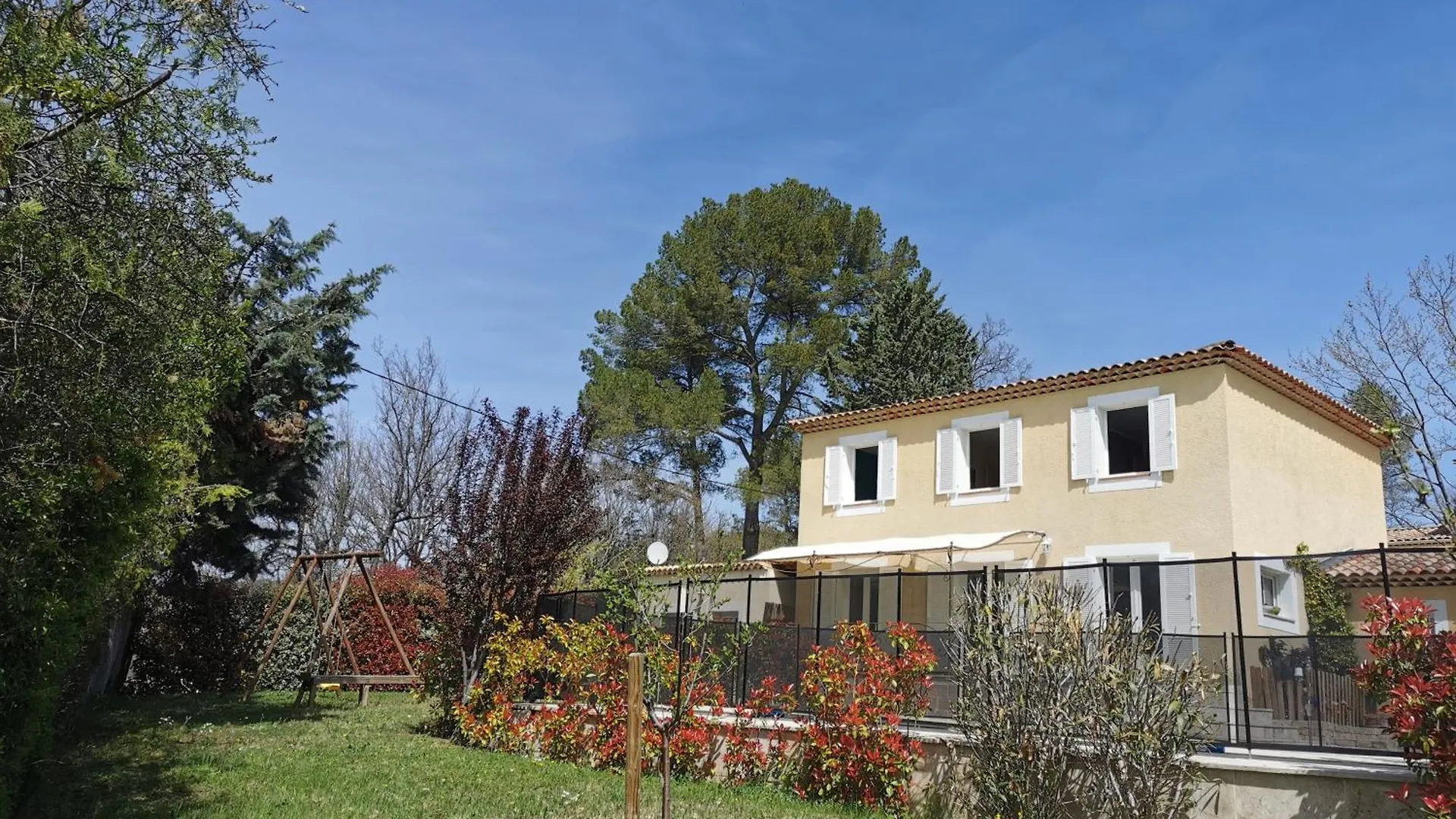 Studio Independant A 2 Minutes Du Golf Du Luberon Pierrevert France