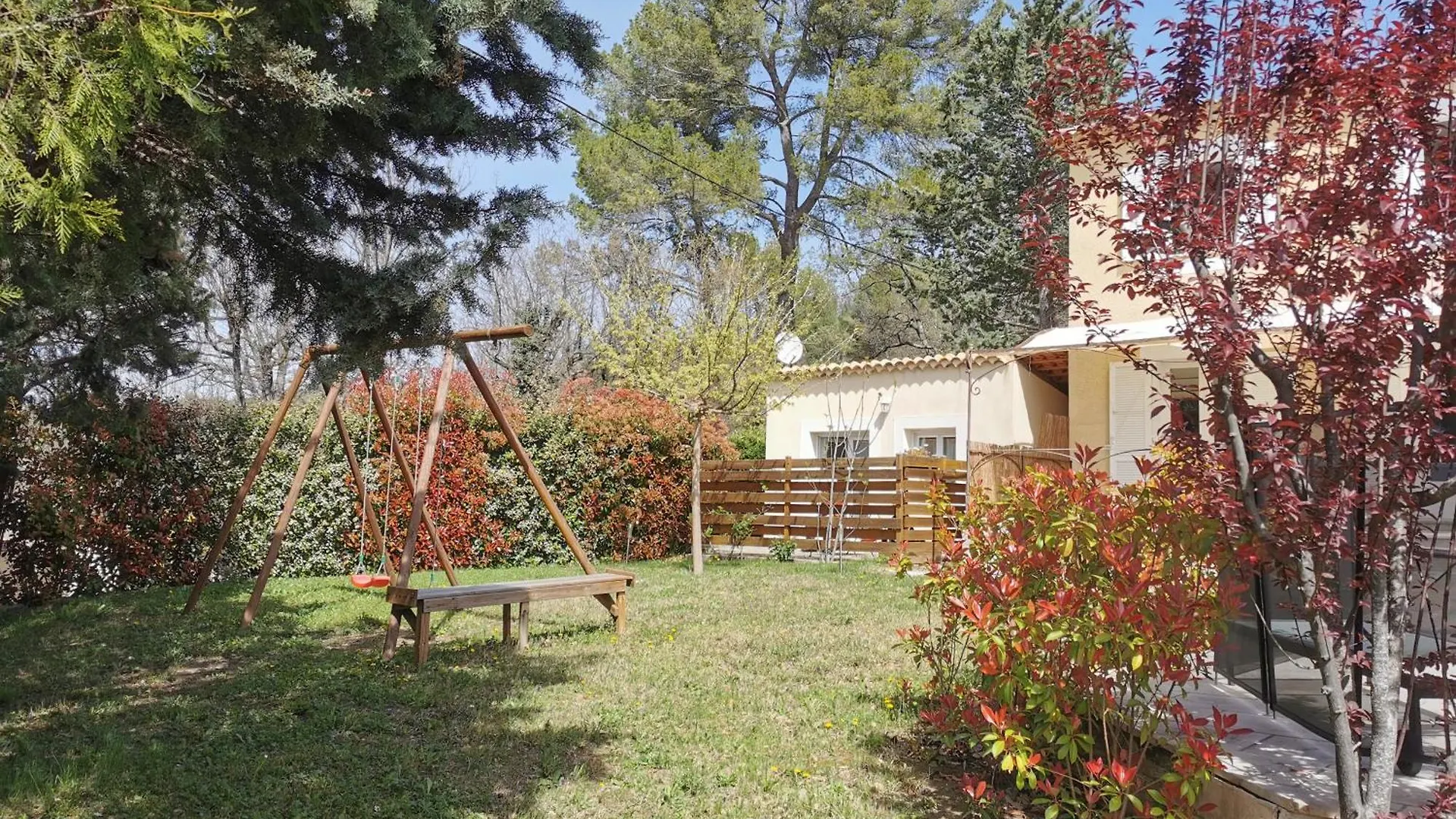 Studio Independant A 2 Minutes Du Golf Du Luberon Pierrevert 0*,  France